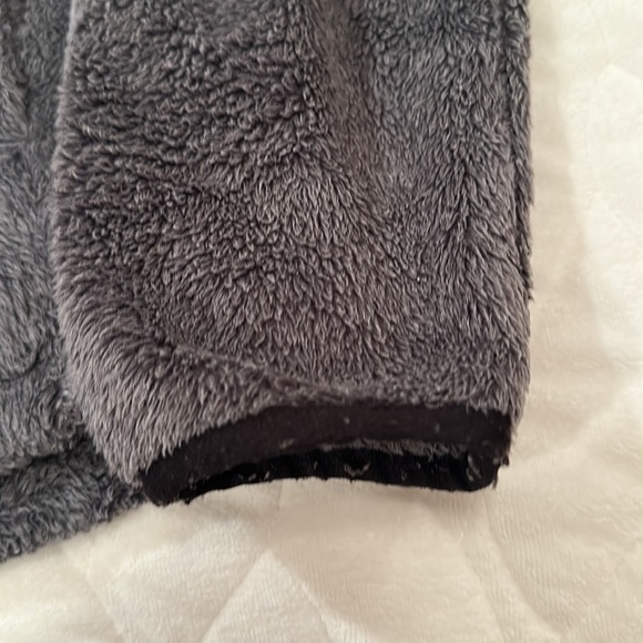 The North Face Women’s Osito Faux Fur Mock Neck Jacket Charcoal Gray Size Small - Picture 7 of 16